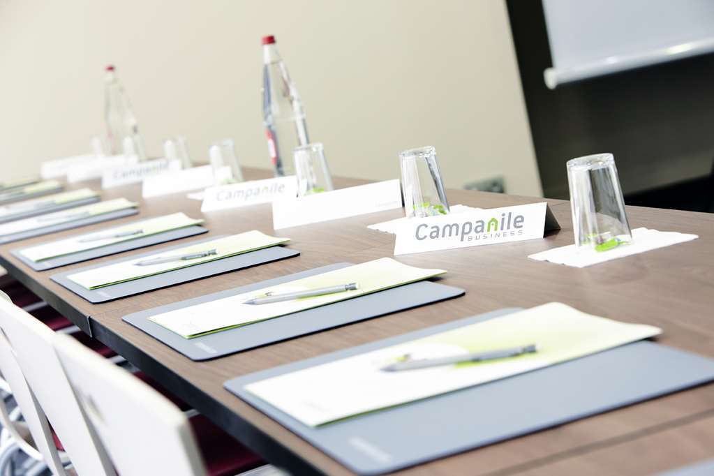 Campanile Saint-Dié Facilidades foto